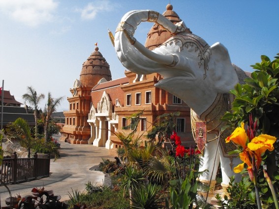 Siam Park stylizowany jest na starożytne królestwo Tajlandii.         