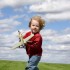 Dzieci wcale nie potrzebują sportu wyczynowego. Wystarczy zapewnić im regularne spacery i możliwość aktywnej zabawy na powietrzu.      