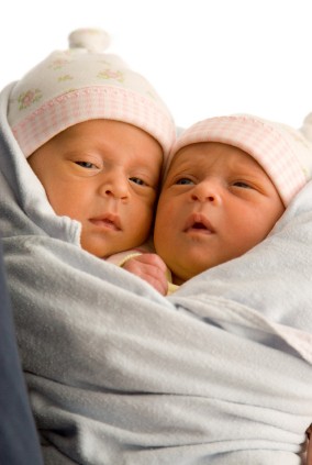 To mit, że bliźniaki zawsze rodzą się słabsze niż dzieci z ciąży pojedynczej.  