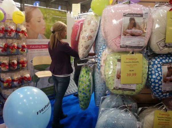 O komfort mamy i niemowlęcia zadbała firma Fiki Miki, polski producent materacy, poduszek oraz dodatków dla niemowląt i kobiet w ciąży.       