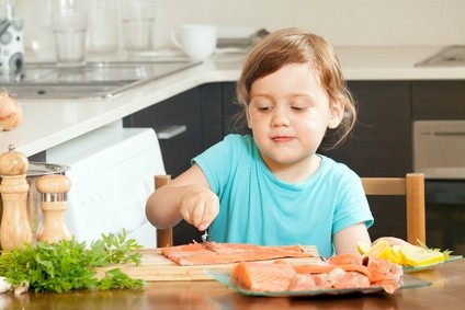 Dziecko powinno jeść tłuste ryby. To naturalne źródło witaminy D      