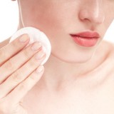 Stosowanie odpowiednich, bezpiecznych kosmetyków to jeden z podstawowych sposobów profilaktyki trądziku różowatego 