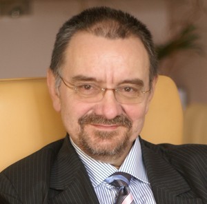 Prof. dr hab. Romuald Dębski     