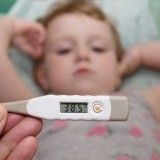 Temperaturę mierzymy zwykle wtedy, gdy czujemy się źle i podejrzewamy, że mamy gorączkę. Temperaturę codziennie mierzą również kobiety, starające się o dziecko lub te, które stosują naturalne metody kontroli płodności.     