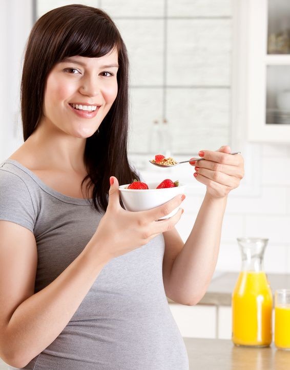 Jesteś w ciąży? Czas pomyśleć o prawidłowym odżywianiu, by dostarczyć składników odżywczych sobie i rozwijającemu się w tobie organizmowi (lub organizmom).    