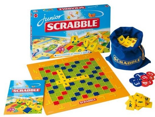 Scrable Junior (od 5 do 10 lat, Mattel), ok. 85 zł. Dwie gry słowne – jedna wersja prostsza z obrazkami i literkami, druga – dla dzieci, które potrafią wymyślać słowa.  