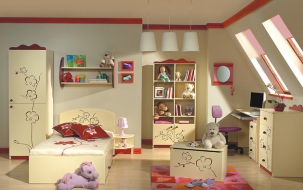 Dziecięcy pokój powinien być pomalowany jasną farbą. W mocniejszych kolorach, mogą być dodatki. 