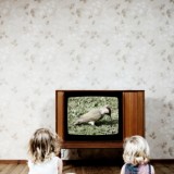 Trzylatki, które regularnie oglądają telewizję rozumieją sześciokrotnie mniej słów niż ich rówieśnicy całkowicie pozbawieni kontaktu ze szklanym ekranem.  