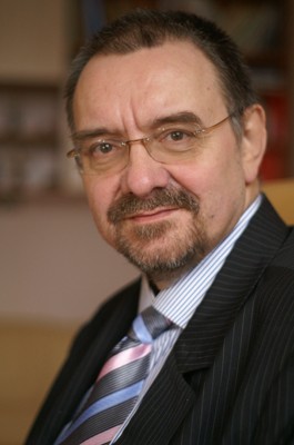 Prof. dr hab. Romuald Dębski 