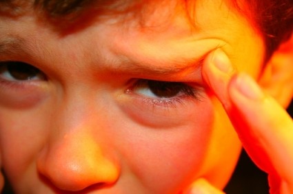 Niestety silny i pulsujący ból głowy może pojawić się już w okresie przedszkolnym.   