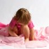 Bóle brzucha u dziecka mogą mieć różne przyczyny.     