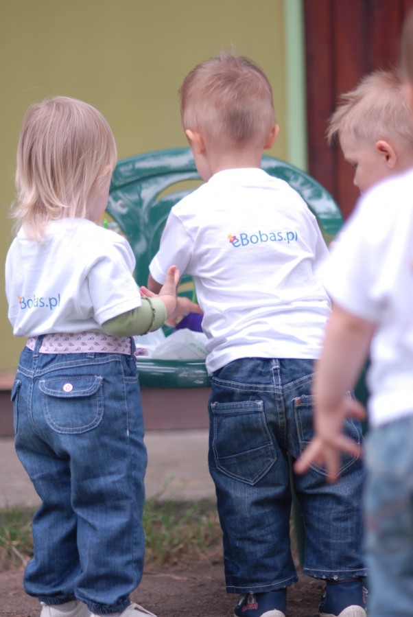 Żeby powiększyć grono obdarowanych unijnych przyjaciół, eBobas.pl dorzucił trzy firmowe koszulki.   