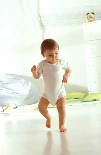 Pokój dziecka alergią musi być czysty i wyposażony tylko w niezbędne meble i przedmioty.  
