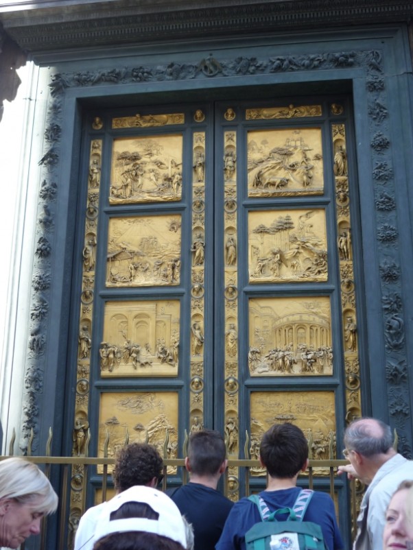 Drzwi zdobione do wnętrza katedry Duomo, tzw. Rajskie Wrota.    