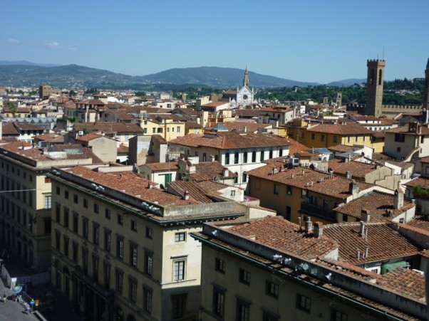 Widok na miasto z wieży dzwonniczej Giotta.     