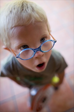 Dno oka sprawdza się m.in. dzieciom z zezem oraz tym, u których w rodzinie występował siatkówczak lub guzy oka.   