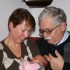 To zdjęcie uchwyciło moment pierwszego spotkania Izuni z dziadkami. Moment magiczny, pełen ciepła, wzruszenia i miłości
