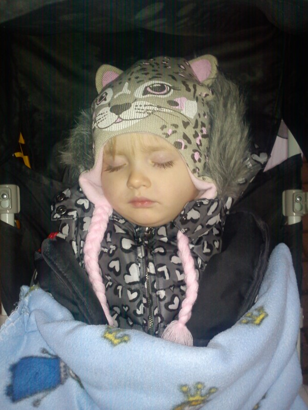 Śpiąca królewna Byliśmy na spacerku i tak sobie Nela słodko spała :*