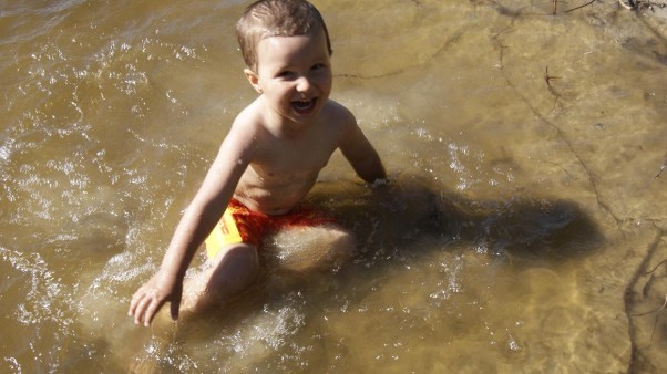 Zdjęcie zgłoszone na konkurs eBobas.pl Fajna zabawa jest gdy woda fajna jest,,,,:::&#41;