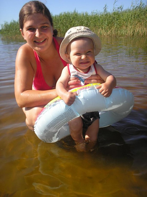 Zdjęcie zgłoszone na konkurs eBobas.pl Nad wodą z mamusią fajnie jest...:&#41;