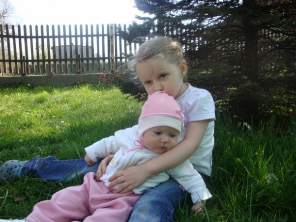  siostrzyczki :&#41;  moje dwie kochane córeczki ,Martynka i malutka Sonia:&#41;&#41;&#41;