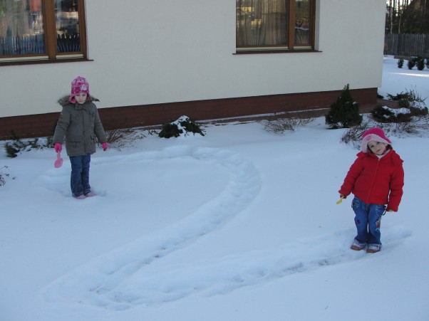 Śniegowa dwójka Zrobiłyśmy tą dwójkę łopatkami