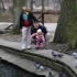 W parku Oliwskim Ewka szukala wiosny, ale znalazlatylko kaczki i gołębie. 23&#45;03&#45;2010
