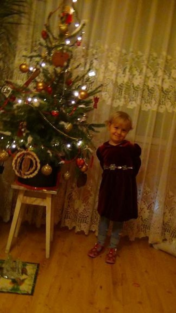 Gwiazdka 2012, robert28sz dla Natalia Kochana    córeczko  ! \nŻyczymy  tobie   skarbreńku Nasz   abyś  była    zawsze   szczęsliwa  i   radosna     i    zdrowa  jak   do tej  pory .    Kochamy   Cię    :&#41;  Rodzice   \n 