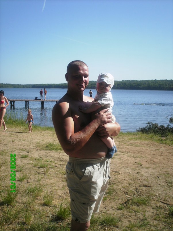 Zdjęcie zgłoszone na konkurs eBobas.pl Ja z tatusiem i jego brzusiem:&#41; fajny ten jego brzuszek:&#41;