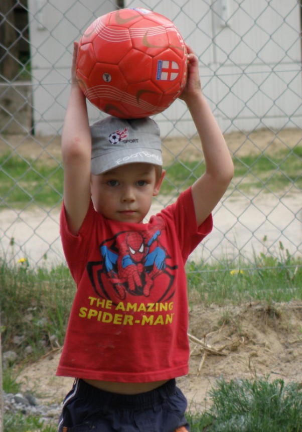 Zdjęcie zgłoszone na konkurs eBobas.pl nasz mały piłkarz:&#41; najlepsza zabawa  dla Dawidka:&#41;