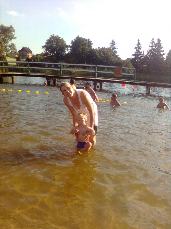 Zdjęcie zgłoszone na konkurs eBobas.pl Konradek i pierwsze pluskanie w dużej  ilości wody :\nnawet mu się podobało :&#41;