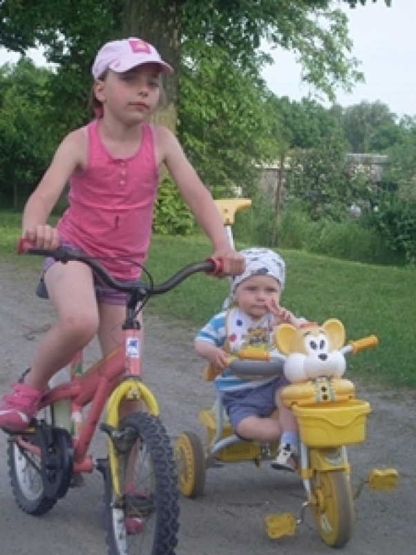 Zdjęcie zgłoszone na konkurs eBobas.pl Uwielbiamy wsólnie spędzać czas jeżdżąc na rowerkach;&#41;