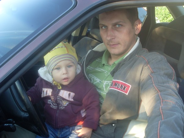 Zdjęcie zgłoszone na konkurs eBobas.pl Uwielbiam jeżdzić Autem,a tymbardziej kiedy jestem kierowcą;&#41;
