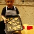 Mateuszek &#40;3 latka i 3 miesiące&#41; uwielbia mamie pomagać w kuchni , a pierniczki w jego wykonaniu są przepyszne :&#41;