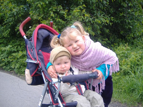 Kamilka i Filip Moje dzieciaczki na spacerku :&#41;