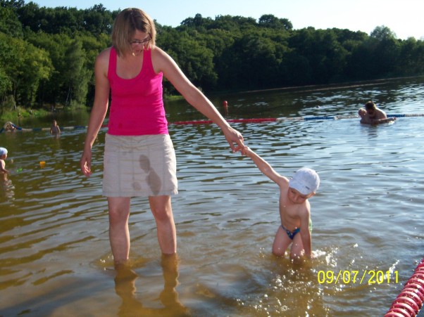 nad wodą super jest się chlapac w wodzie oraz chlapac mamę :&#45;&#41;&#41;