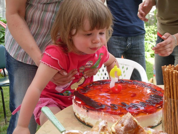 3 urodziny moja babcia zrobiła tort...pyszny:&#41;