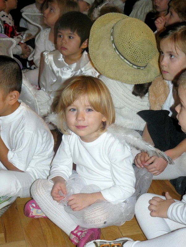 Jasełka 2011;&#41; Bo maluszki w przedszkolu to śliczne i grzeczne aniołki;&#41;
