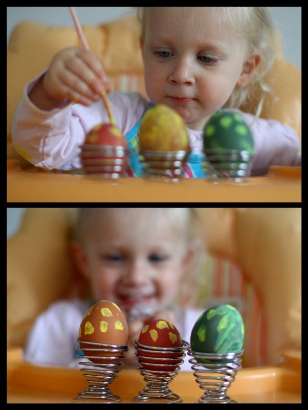 Zdjęcie zgłoszone na konkurs eBobas.pl pierwsze jaj malowanie dwuletniej Majuchy ;&#41;