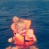 Nicolusia pływać zachciała w jeziorze \nMówiła, że jest tak duże jak morze\nZa tatusiem w kapoku z łódki wyskoczyła \nPrzestraszona i zaskoczona moja mina była \nA Nicola była bardzo szczęśliwa \nŻe pierwszy raz sama w takim miejscu pływa\nDo łódki już wrócić nie chciała \nMoja odważna Mała. 