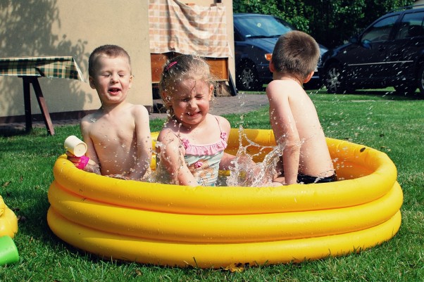 Wodne przygody... W lecie, gdy upał doskwiera\ntrzeba się w kostium przebierać\ni szybko wskakuj do wody\nprzeżywać letnie przygody! 