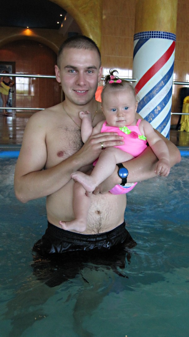 Zdjęcie zgłoszone na konkurs eBobas.pl Tata z córcią na basenie :&#41;