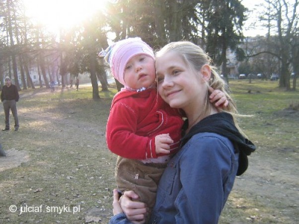 Zdjęcie zgłoszone na konkurs eBobas.pl Julcia z ukochaną siostrą Olą :&#45;&#41;