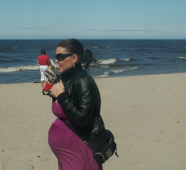 Zdjęcie zgłoszone na konkurs eBobas.pl brzuszek nad morzem :&#41;:&#41;