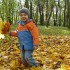 Jedną z ulubionych zabaw naszego synka, jest zbieranie szeleszczących liści, a często także turlanie się w nich :&#41;
