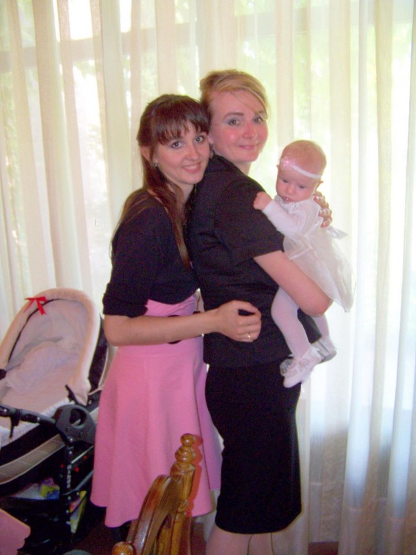 12.06.2011 &#45; Chrzest.JPG Zdjęcie z mamą i mamą chrzestną :&#45;&#41;