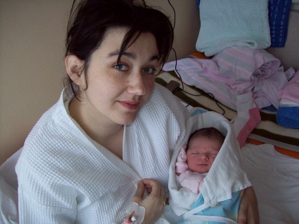 w szpitalu pare godzin po porodzie 