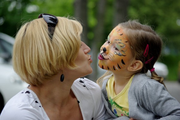 EGZOTYCZNA PODRÓŻ W dalekiej egzotycznej podróży, mamusia spotkała małego tygryska, który okazał się być bardzo przyjaznym stworzeniem :&#41;