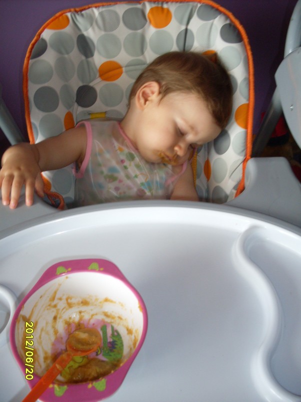 Zdarzało się Nadii zasypianie podczas jedzenia :&#41; 