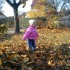 Mała Ola uwielbia zabawę w liściach;&#41;&#41;